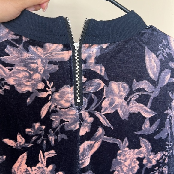 Velvet flower dress - Picture 6 of 6